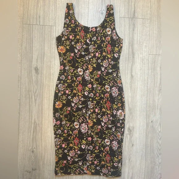Peruvian Connection fitted floral dress - Picture 2 of 5